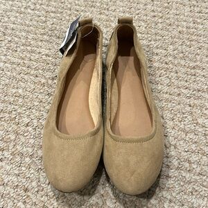 Universal threads Tan suede ballet flats, size 9